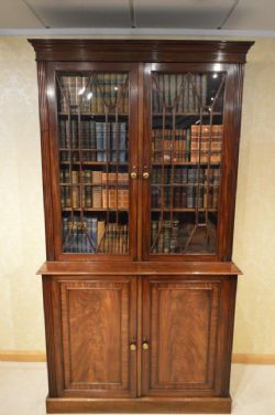 A MAHOGANY REGENCY PERIOD TWO DOOR ANTIQUE BOOKCASE 1 A MAHOGANY REGENCY PERIOD TWO DOOR ANTIQUE BOOKCASE